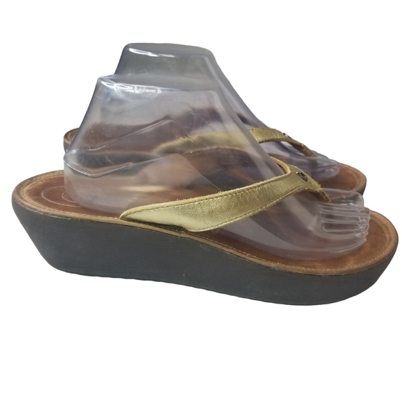 Olukai Hali'a gold leather wedge thong sandals - Picture 1 of 11